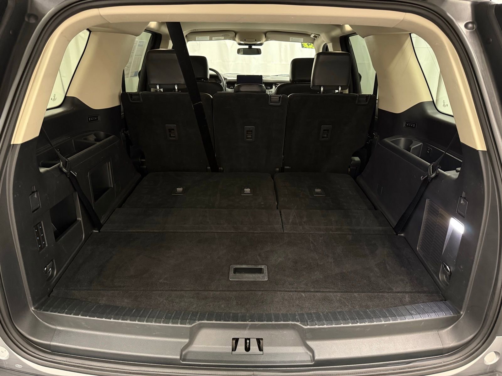 Used 2024 Ford Expedition XLT image 5