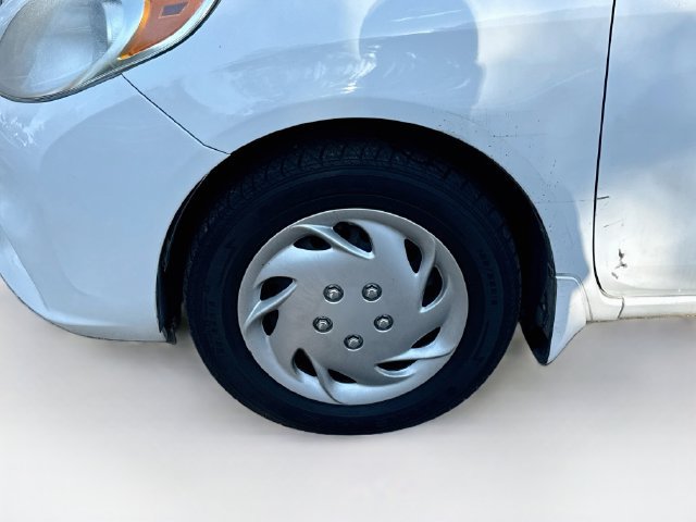Used 2012 Nissan Versa SV FWD image 17