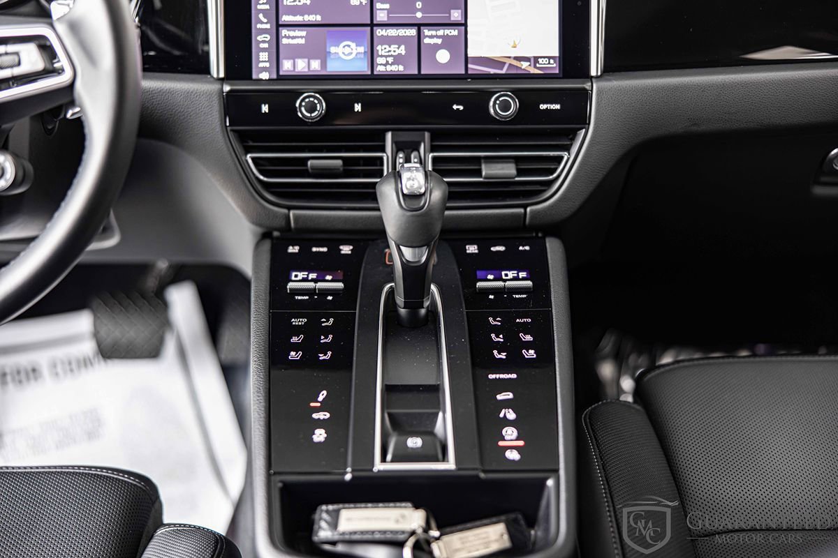 Used 2024 Porsche Macan S AWD/4WD image 40