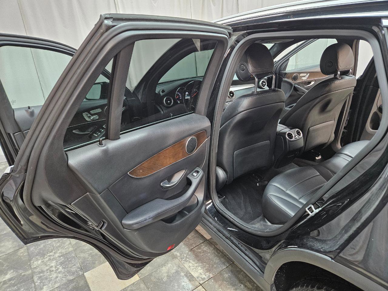 Used 2019 Mercedes-Benz GLC 300 4MATIC image 10
