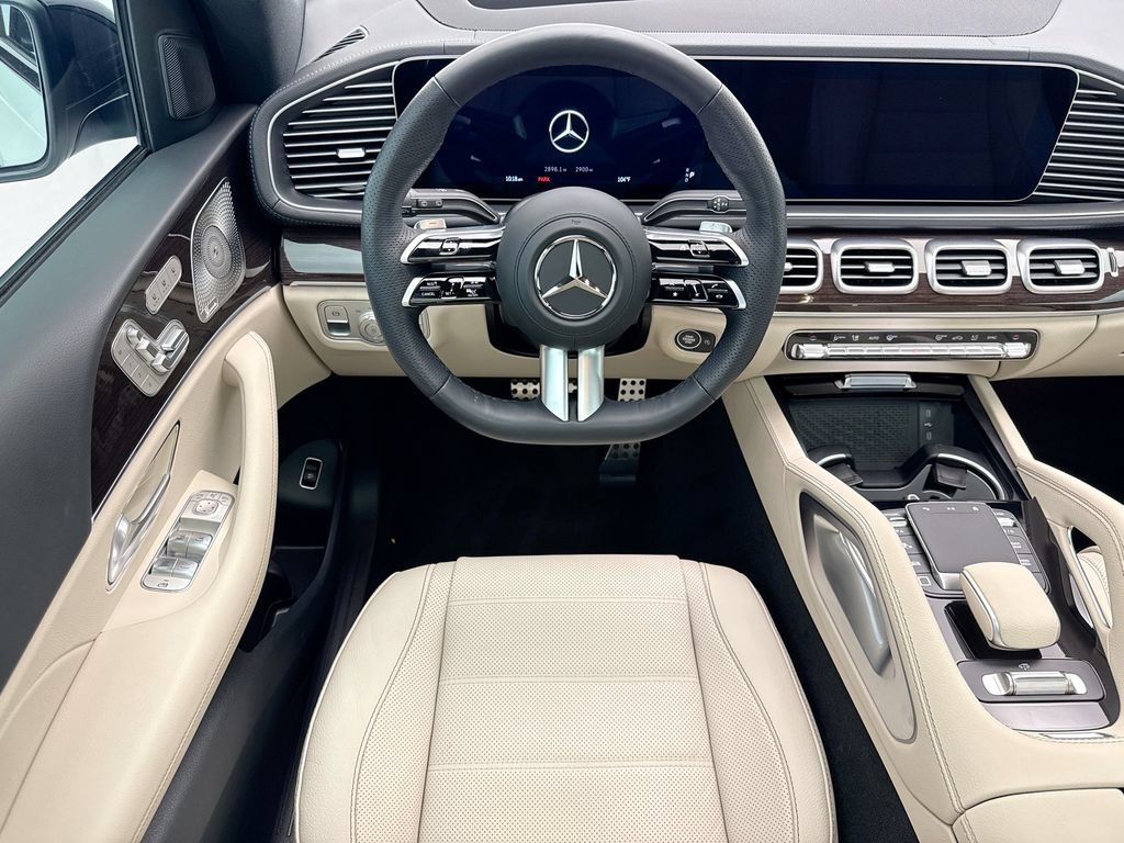Used 2025 Mercedes-Benz GLS 580 4MATIC image 10
