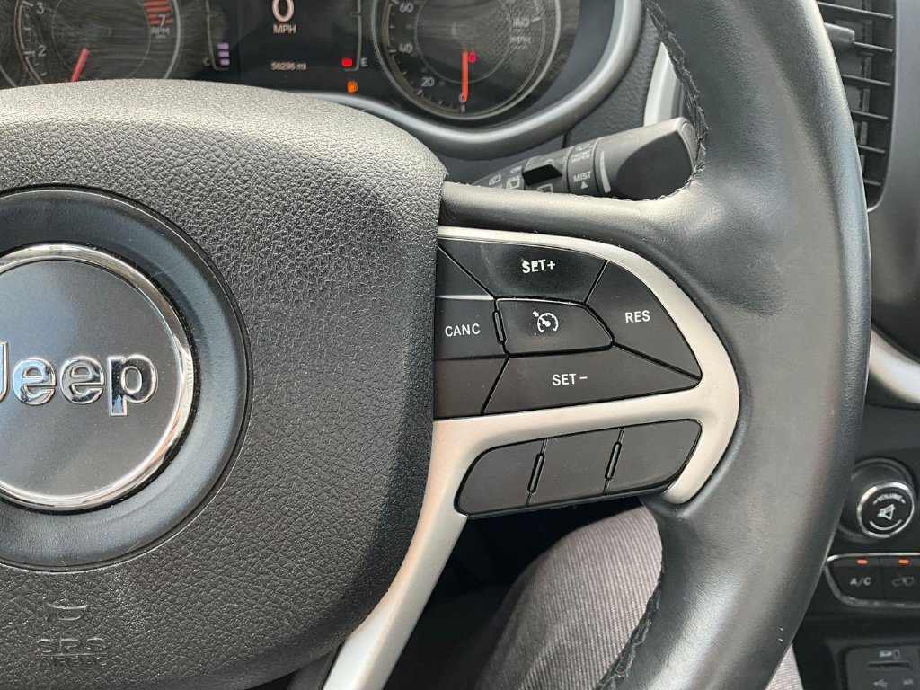 Used 2018 Jeep Cherokee Latitude Plus FWD image 13