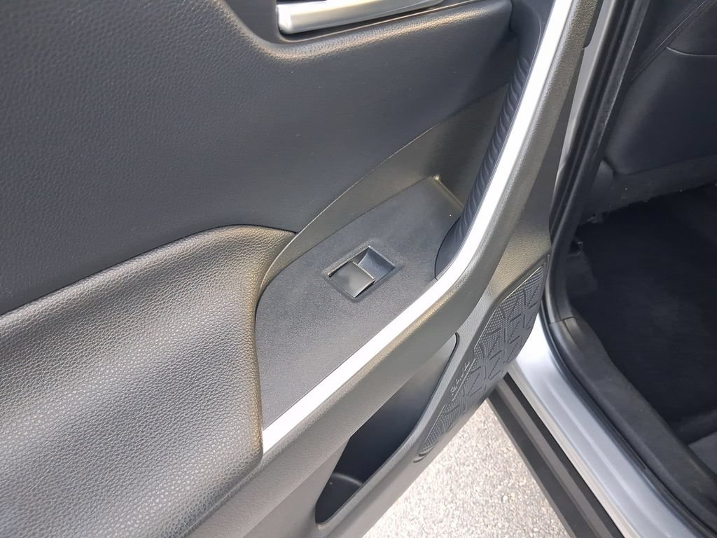 Used 2020 Toyota RAV4 XLE Premium FWD image 12