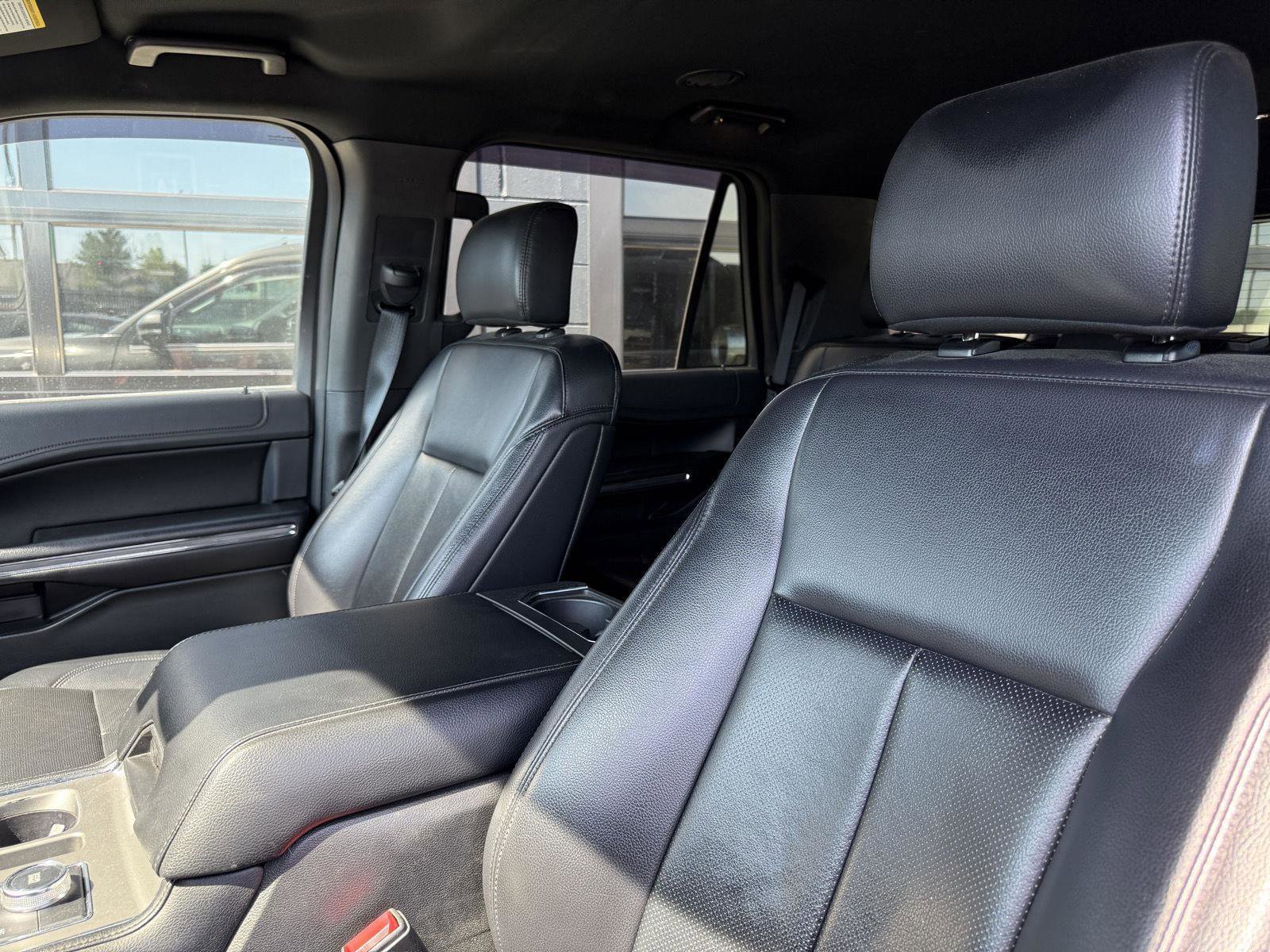 Used 2019 Ford Expedition XLT w/ Equipment Group 202A AWD/4WD image 9