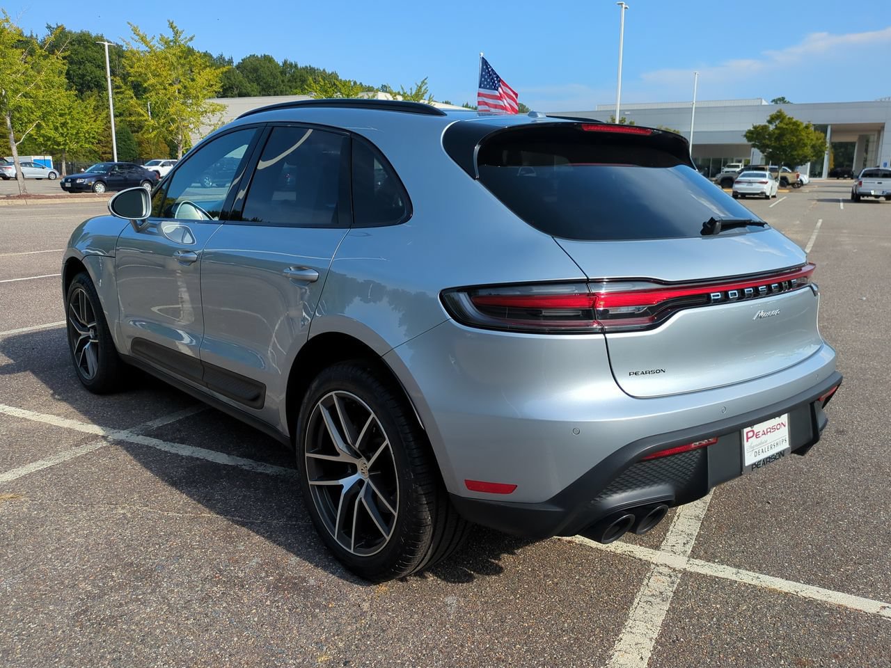 Used 2025 Porsche Macan AWD/4WD image 6