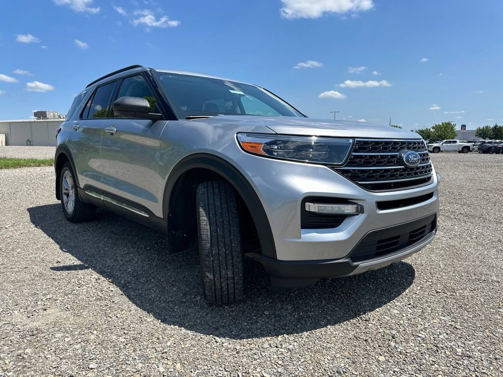Used 2023 Ford Explorer XLT w/ Equipment Group 202A AWD/4WD image 12