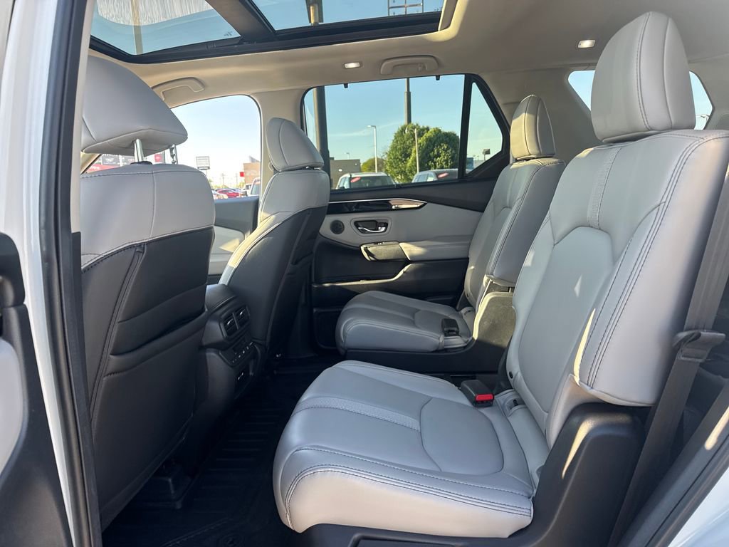 Used 2025 Honda Pilot Touring image 18