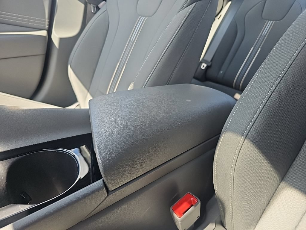 Certified 2025 Hyundai Elantra SEL FWD image 24