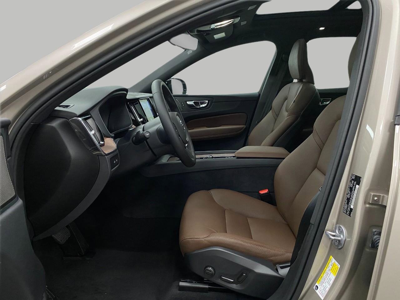 Used 2024 Volvo XC60 T8 Plus w/ Climate Package image 29