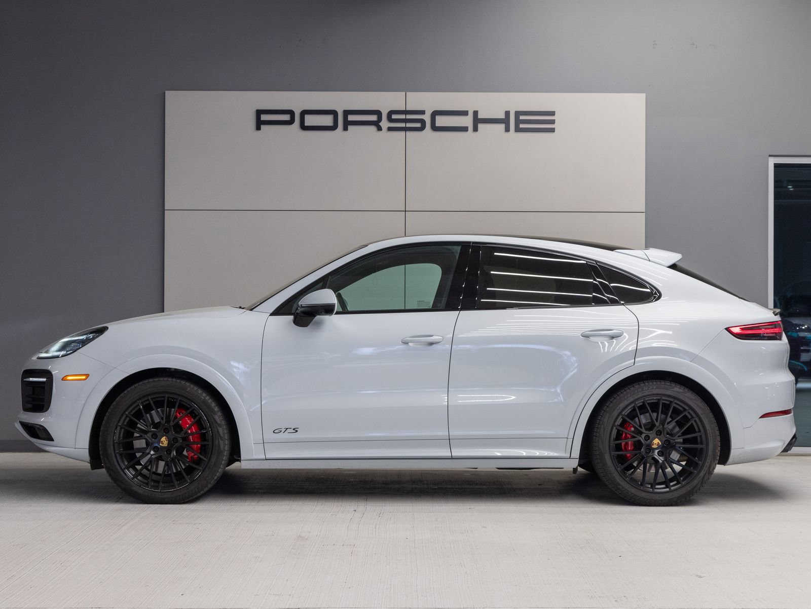 Certified 2023 Porsche Cayenne GTS AWD/4WD image 2