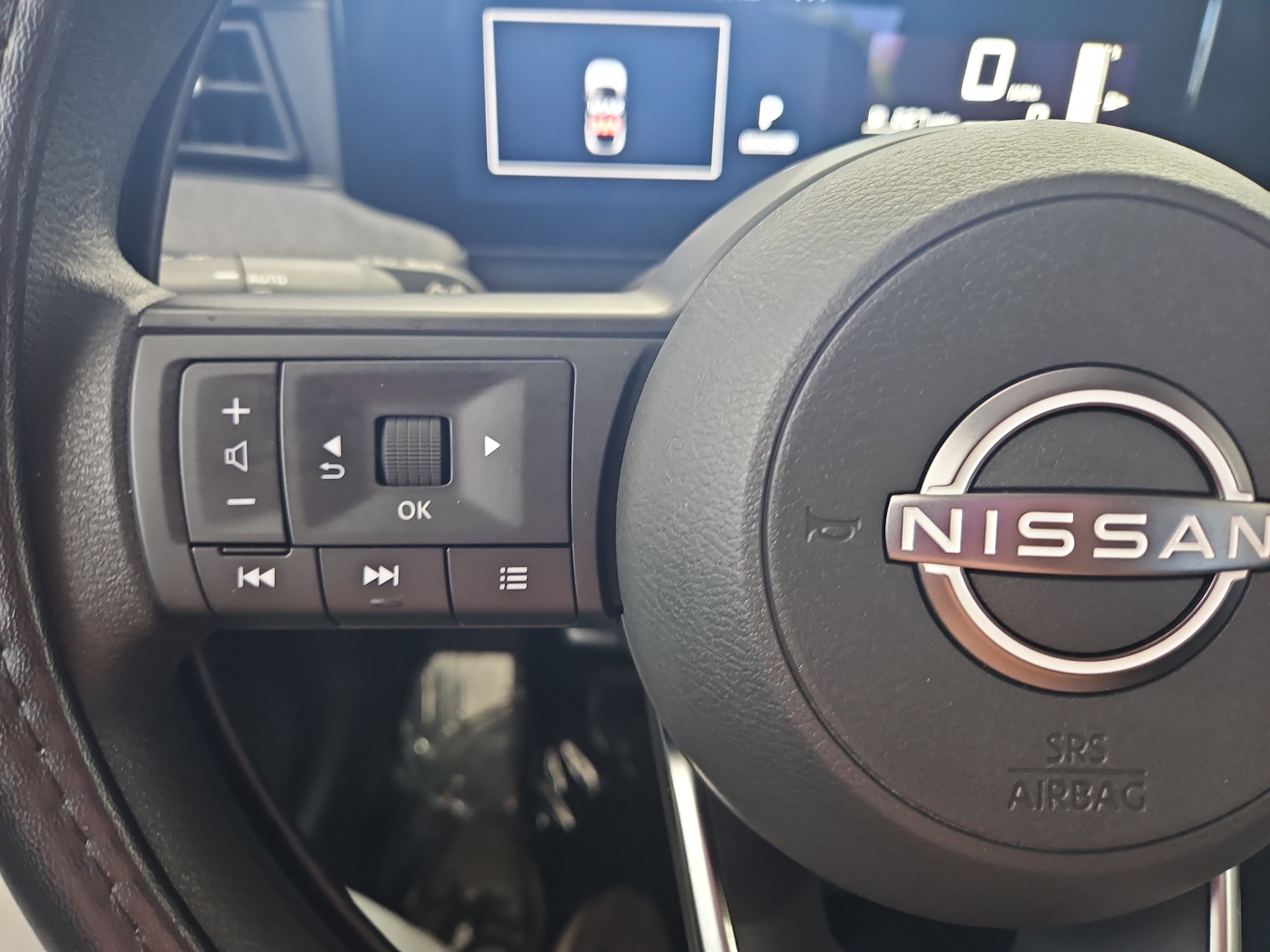 Used 2025 Nissan Kicks SV AWD/4WD image 14
