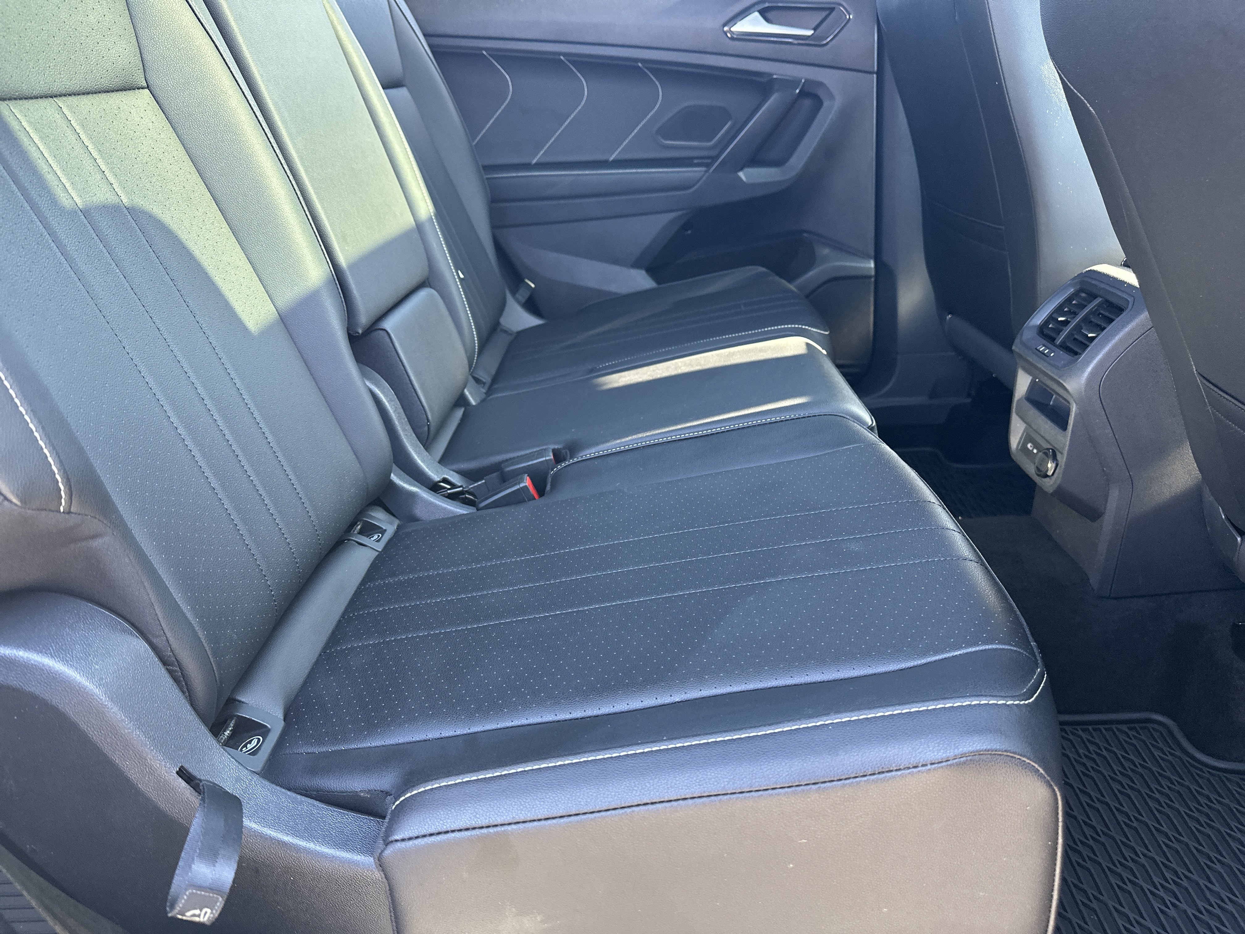 Used 2023 Volkswagen Tiguan SE R-Line image 16