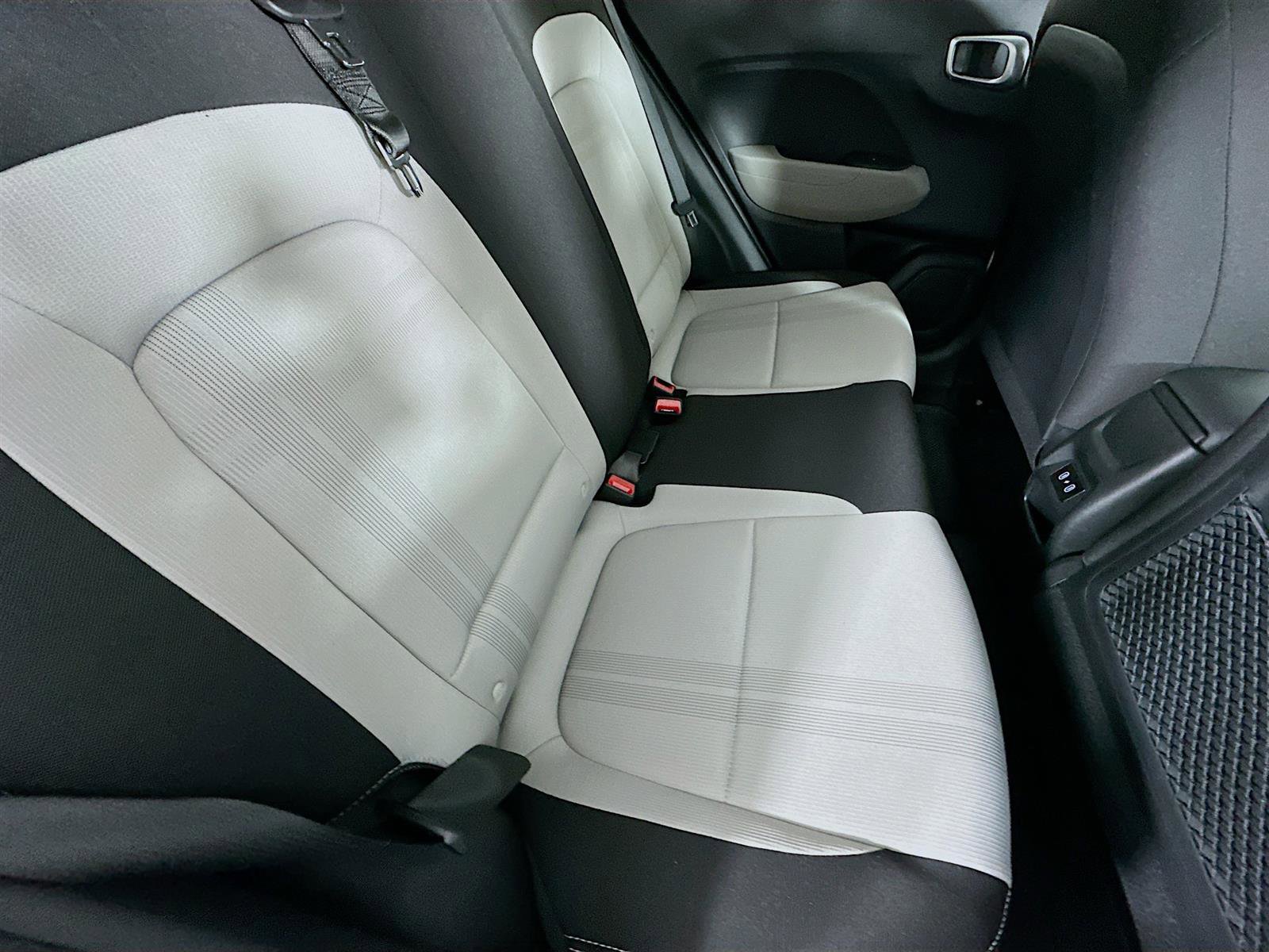 New 2025 Hyundai Venue SEL image 24