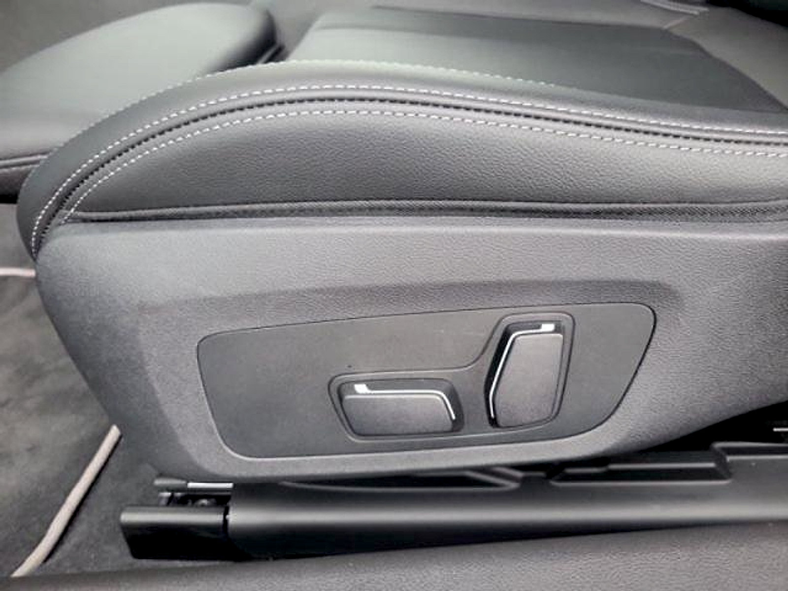 Used 2025 BMW 230i Coupe w/ M Sport Package RWD image 14