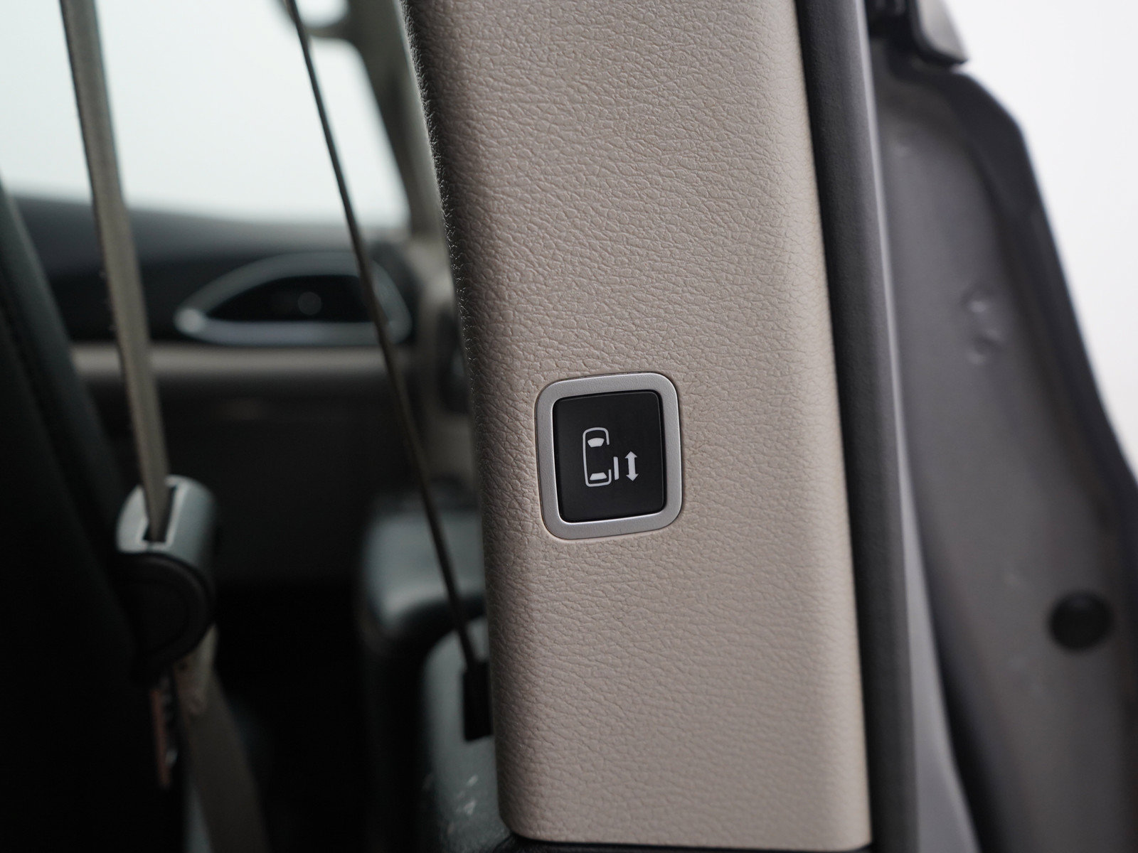 Used 2017 Chrysler Pacifica Touring-L FWD image 18