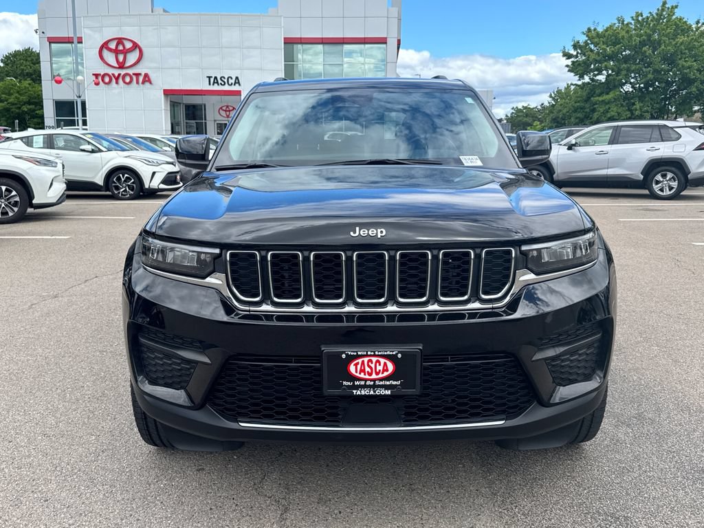 Used 2023 Jeep Grand Cherokee Laredo AWD/4WD image 2