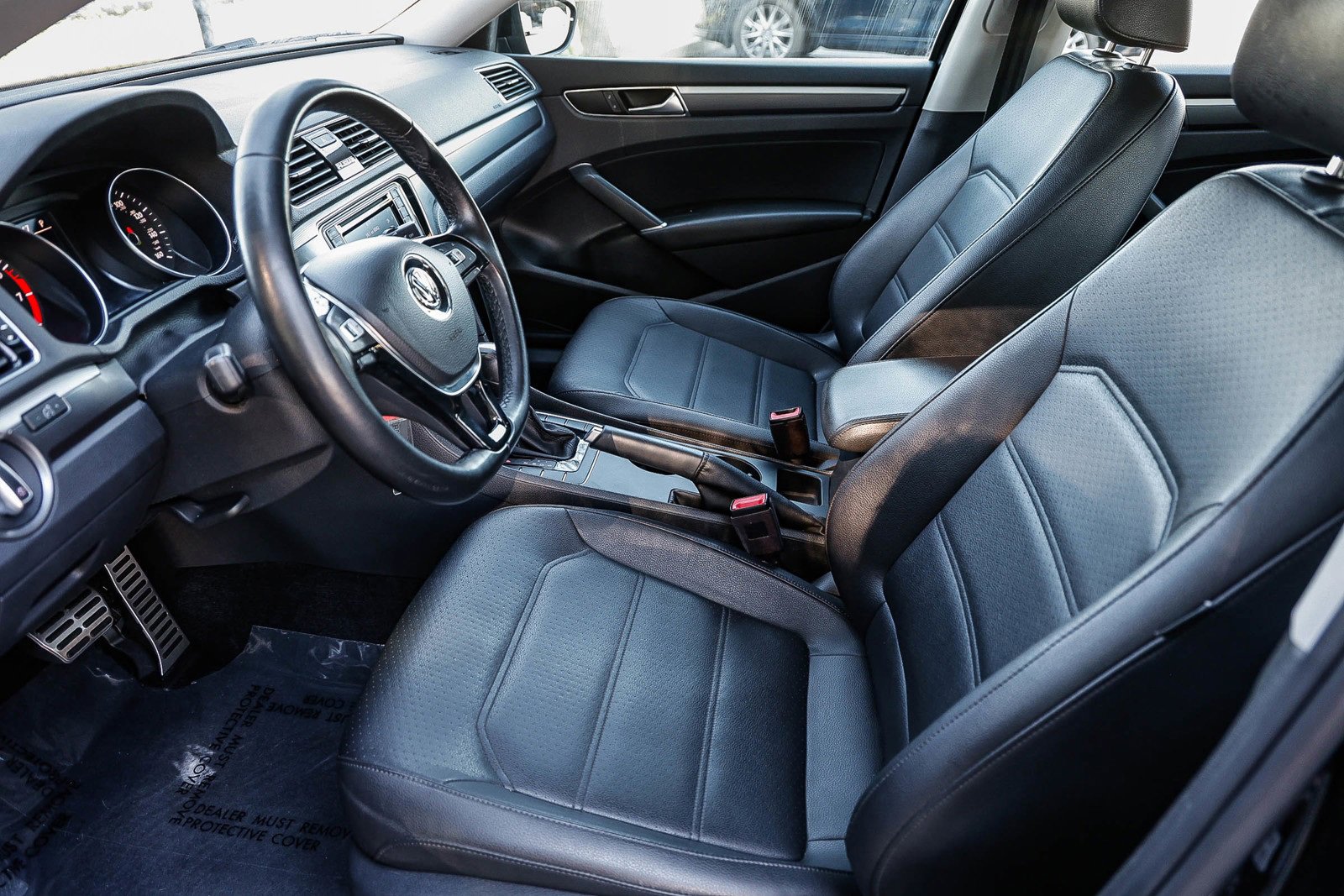 Used 2018 Volkswagen Passat 2.0T R-Line image 18