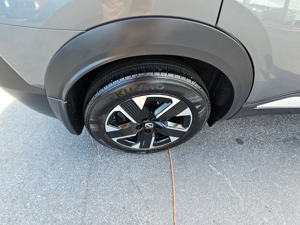 Certified 2025 Nissan Kicks SV w/ SV Premium Package AWD/4WD image 11