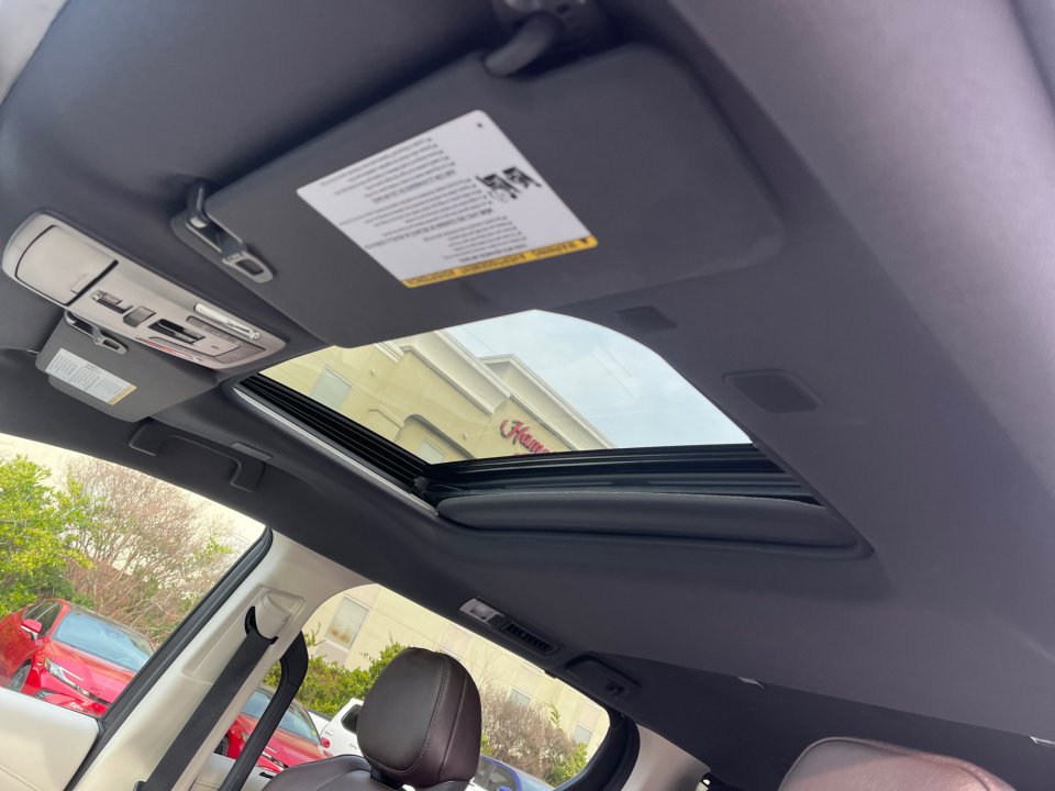 Certified 2023 Toyota Sienna Platinum image 38