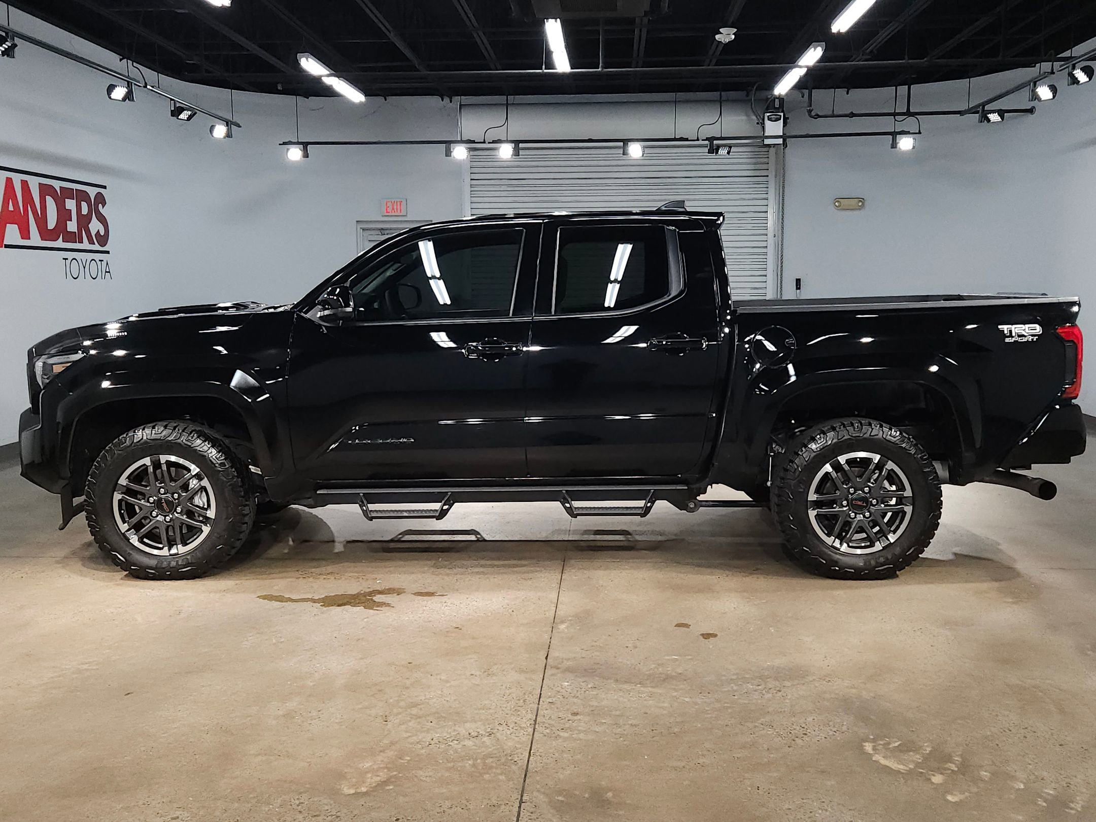 Used 2025 Toyota Tacoma TRD Sport image 4