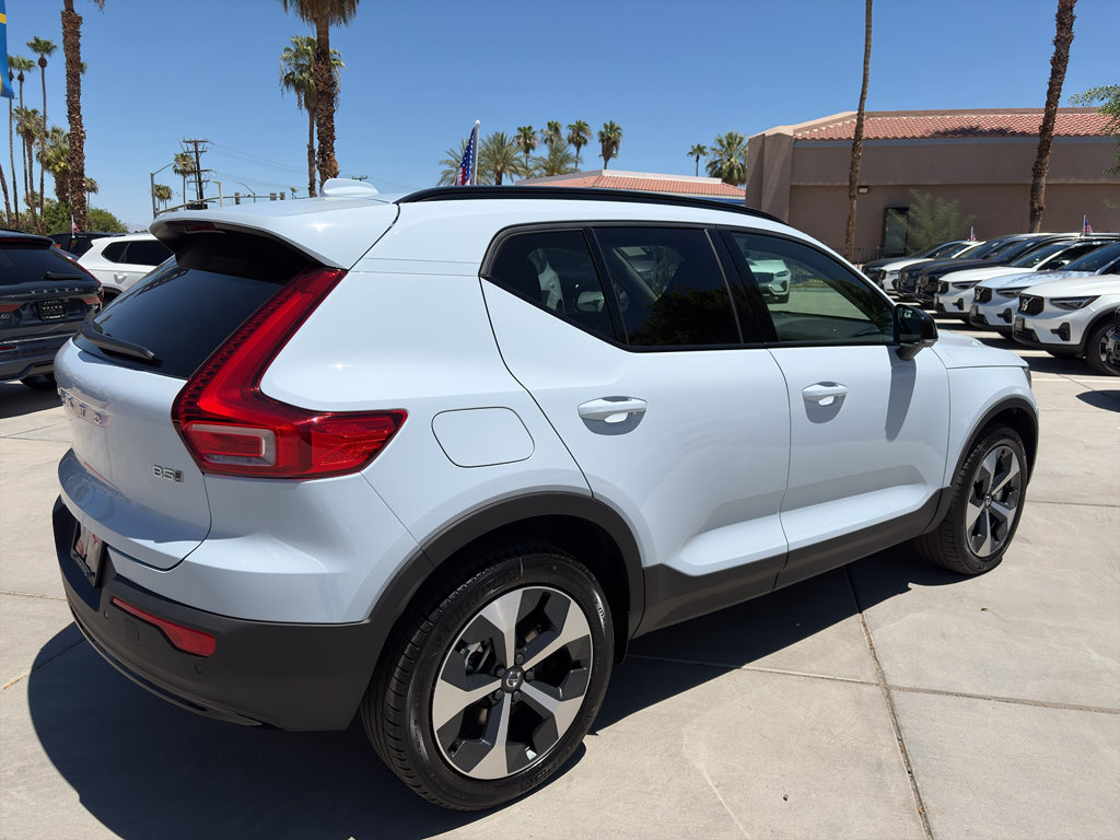 New 2026 Volvo XC40 B5 Core AWD/4WD image 6