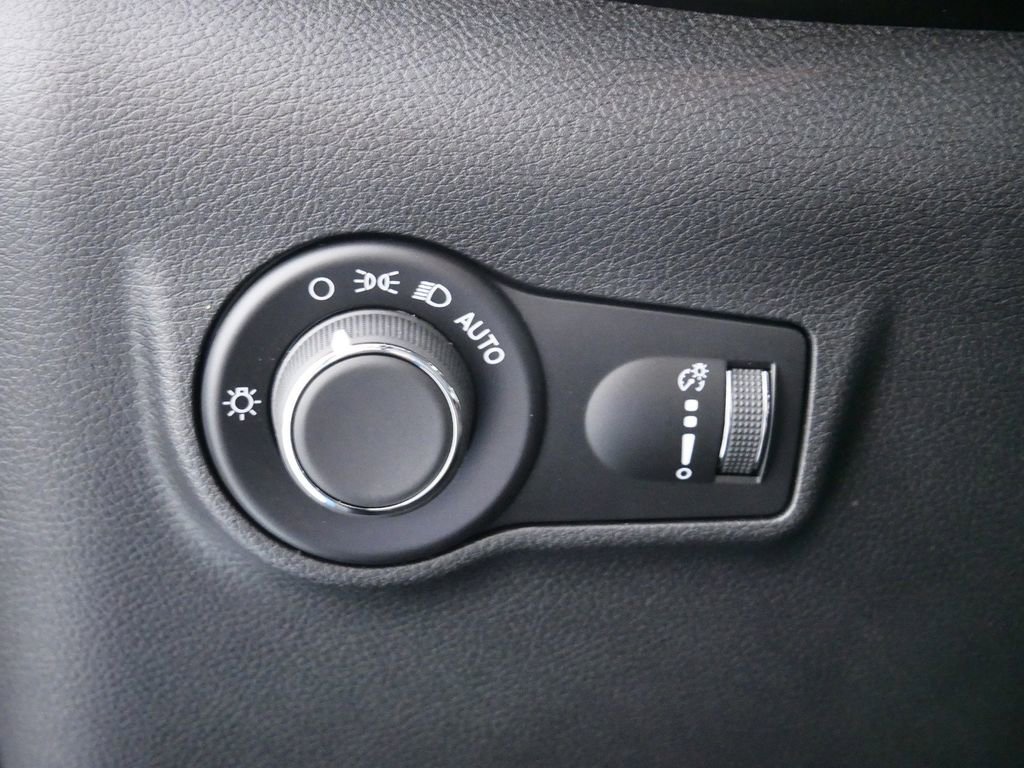 Used 2024 Jeep Compass Sport image 34