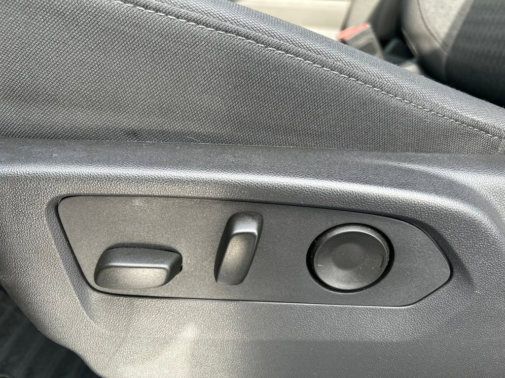 Used 2025 Chevrolet Silverado 1500 LT image 28