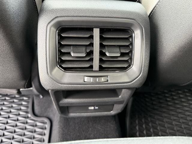 New 2025 Volkswagen Taos SE image 26