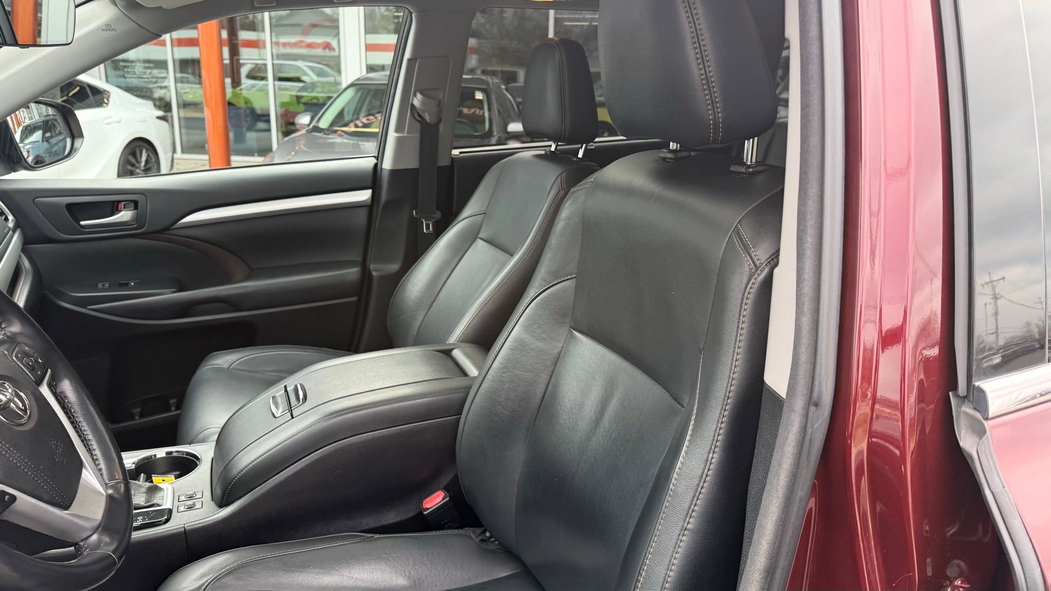 Used 2017 Toyota Highlander XLE image 38