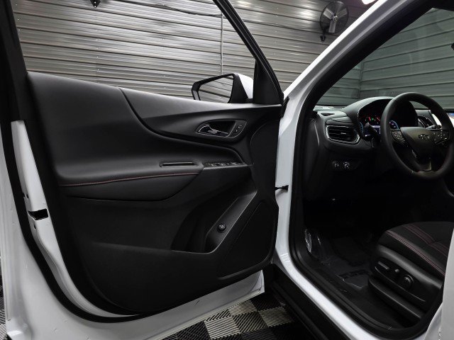 Used 2023 Chevrolet Equinox RS FWD image 30