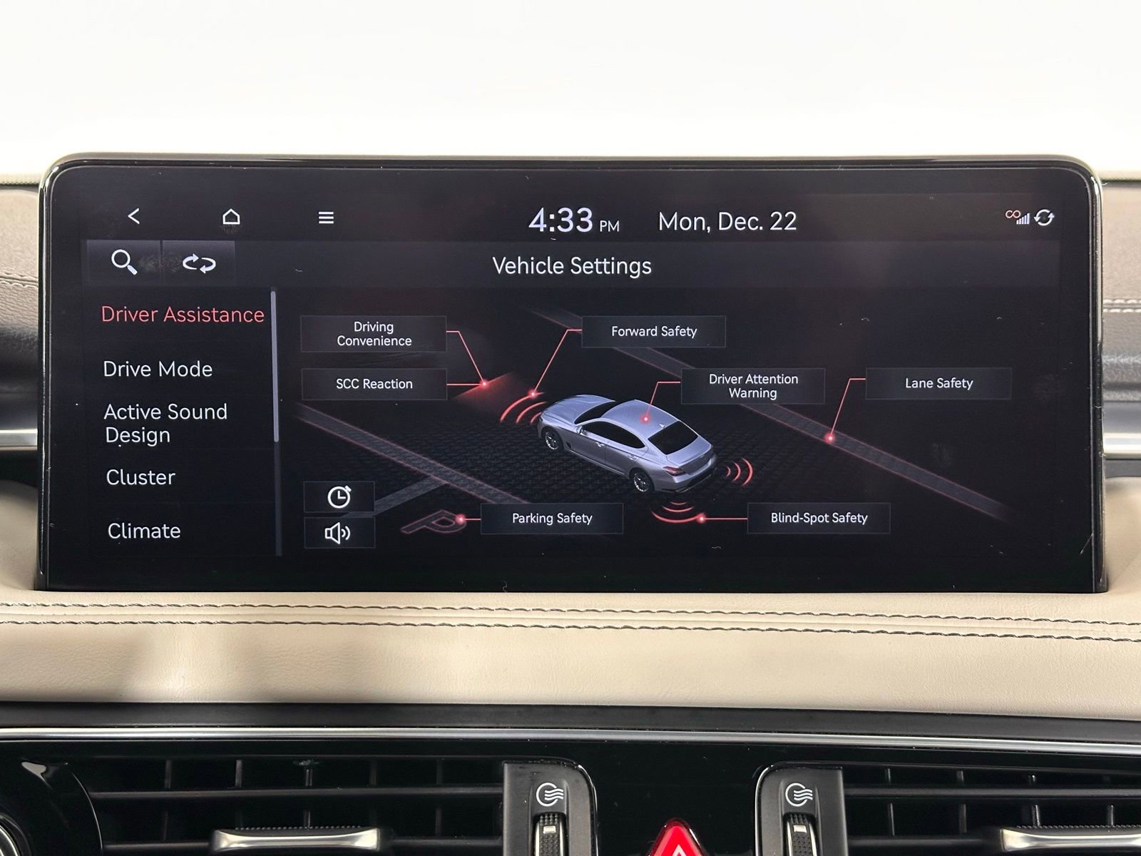 Used 2023 Genesis G70 2.0T w/ Sport Prestige Package image 30