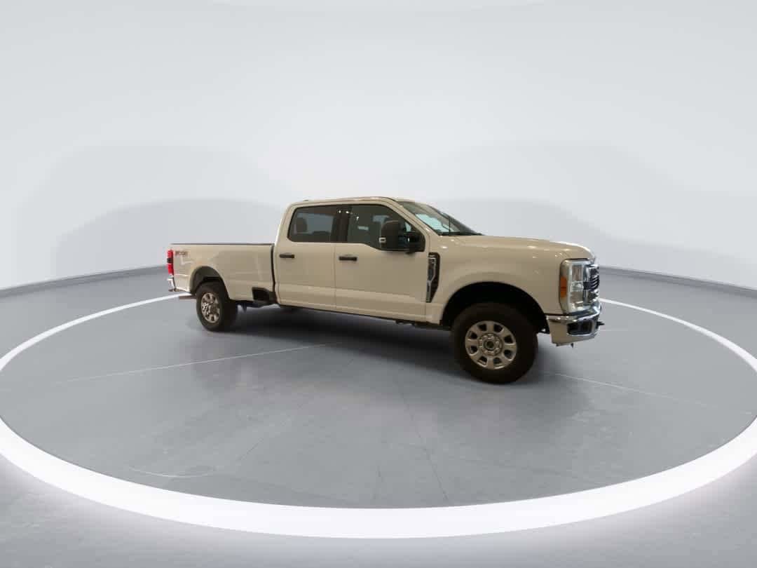 Used 2023 Ford F350 XLT w/ 360-Degree Camera Package AWD/4WD image 2