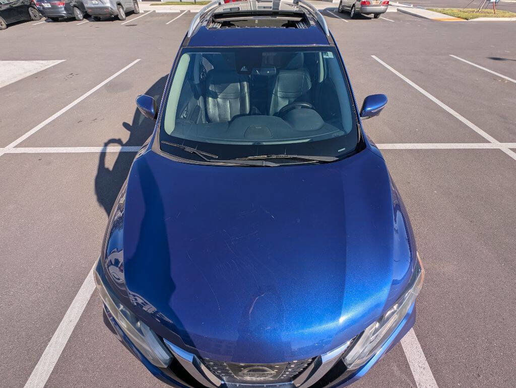 Used 2017 Nissan Rogue SL w/ SL Premium Package image 3