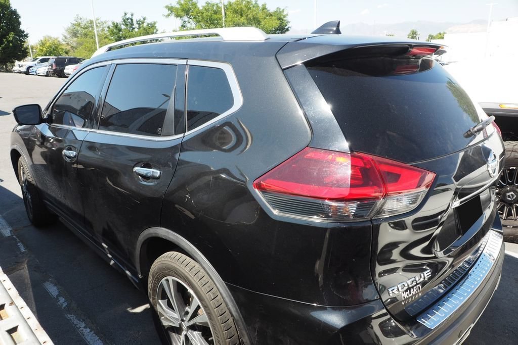 Used 2019 Nissan Rogue SV w/ Premium Package FWD image 4