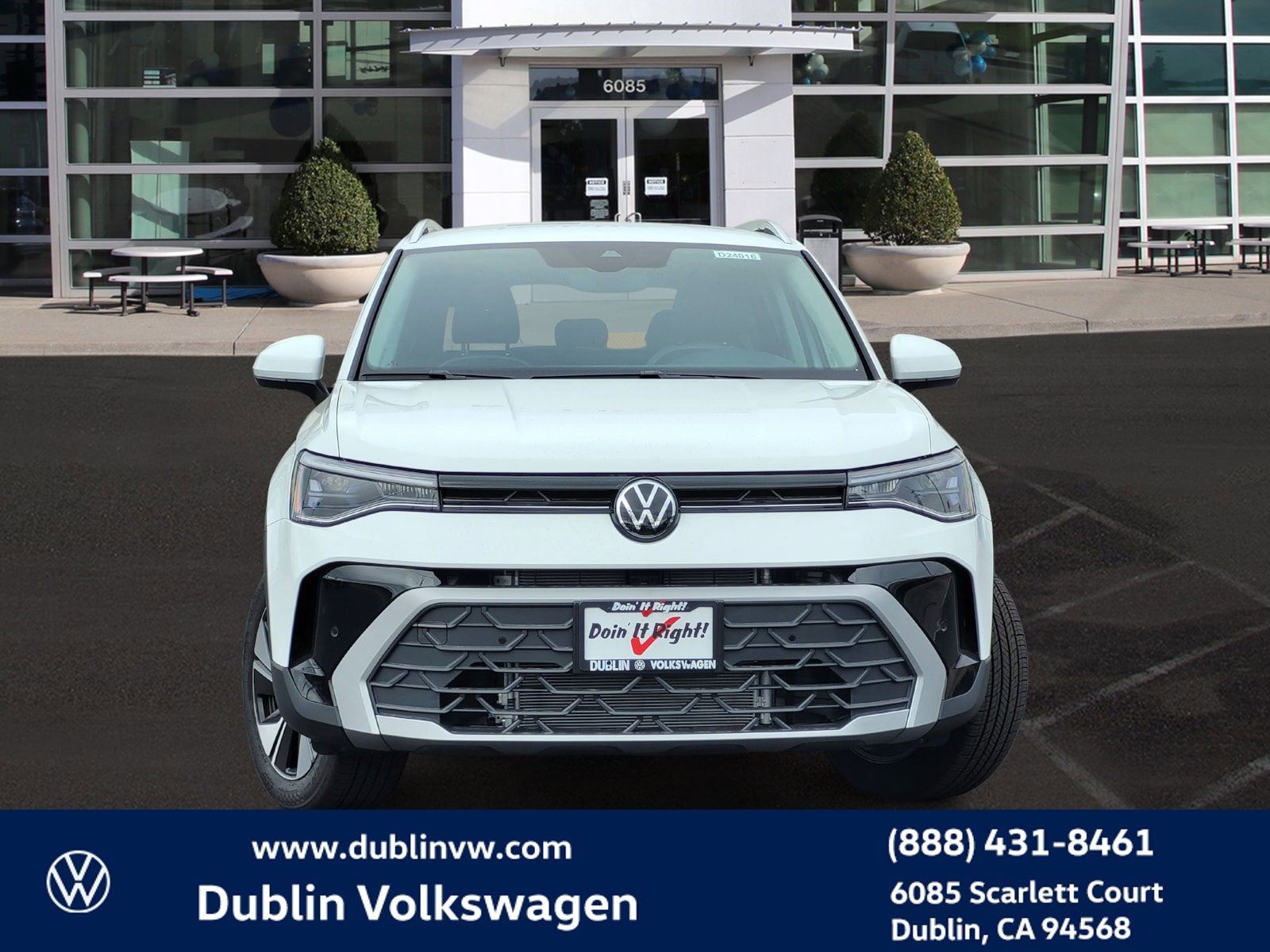 New 2025 Volkswagen Taos SE AWD/4WD image 2