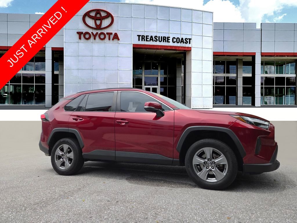 Used 2022 Toyota RAV4 XLE FWD image 1