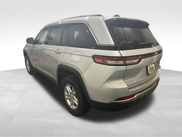 Used 2023 Jeep Grand Cherokee Laredo image 7