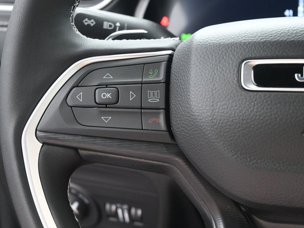 New 2025 Jeep Grand Cherokee Laredo w/ Luxury Tech Group I image 23