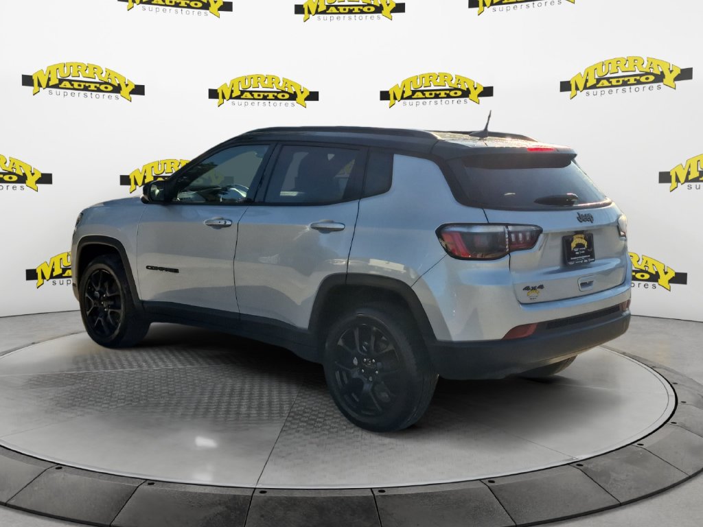 Used 2024 Jeep Compass Latitude w/ Convenience Group AWD/4WD image 3