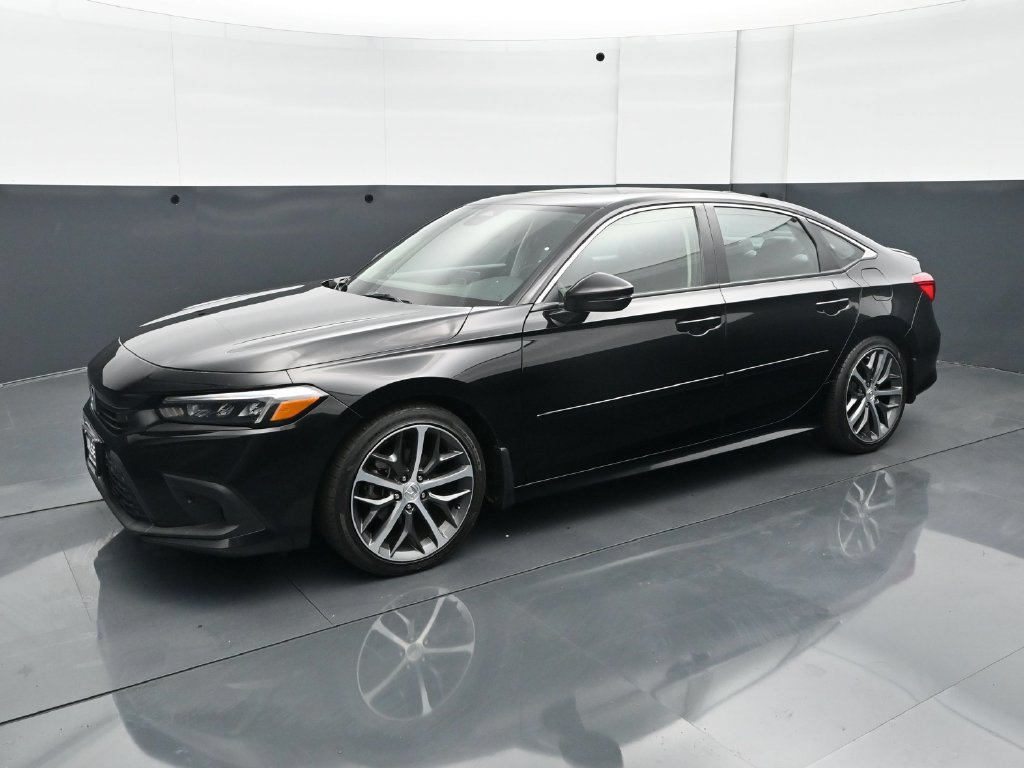 Used 2023 Honda Civic Touring image 2