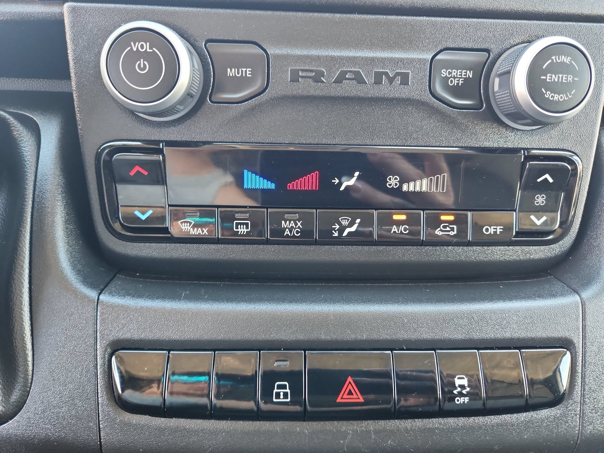 Used 2025 RAM ProMaster 3500 w/ Convenience Group FWD image 16