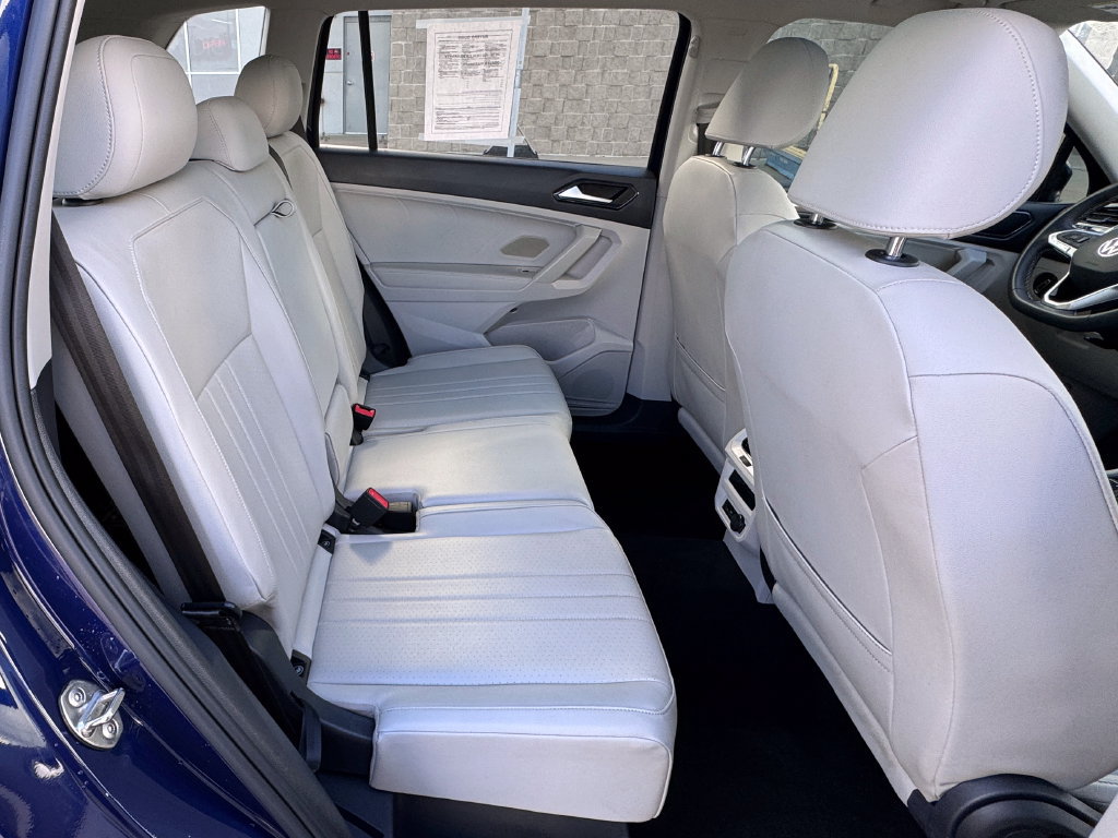 Used 2022 Volkswagen Tiguan SE w/ Panoramic Sunroof Package AWD/4WD image 36