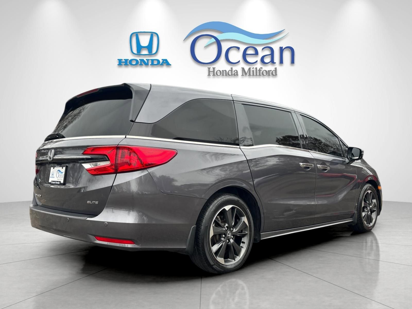 Used 2022 Honda Odyssey Elite image 3
