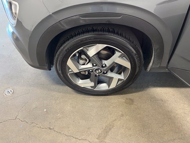Used 2025 Hyundai Venue SEL FWD image 31