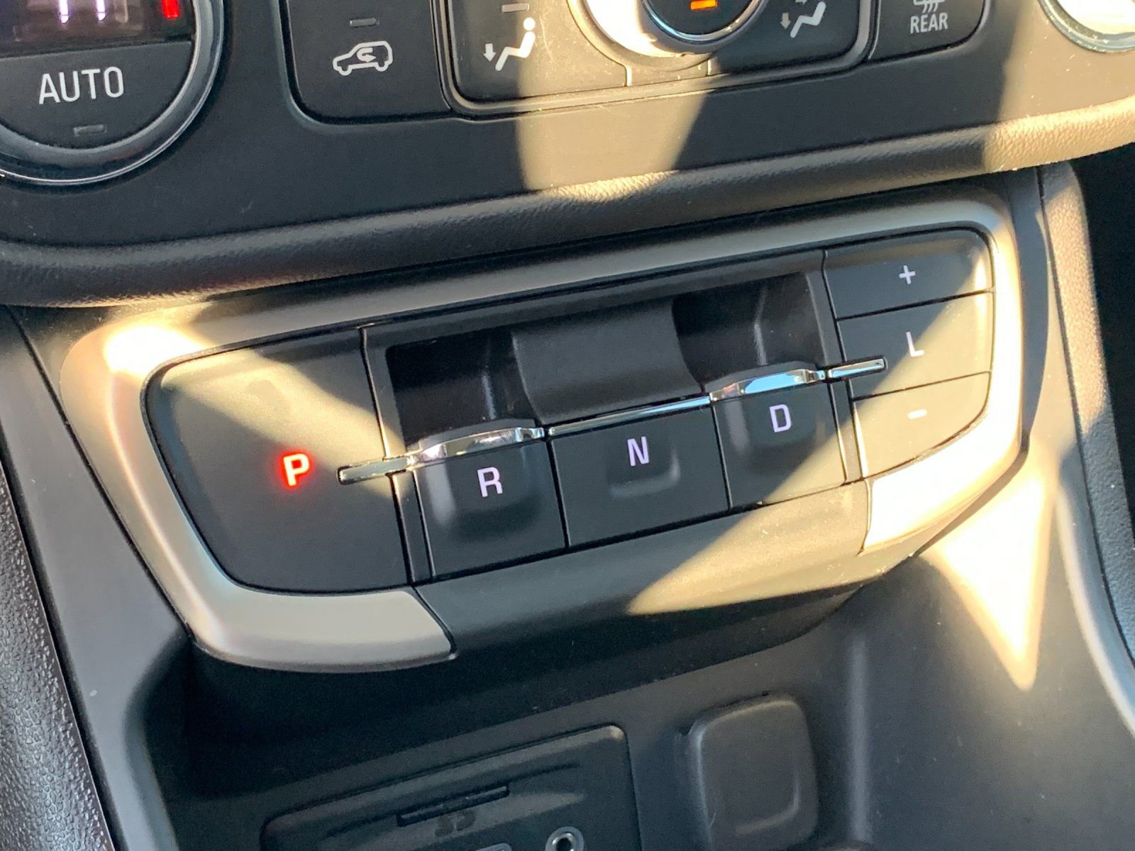 Used 2024 GMC Terrain Denali w/ Black Diamond Edition image 27