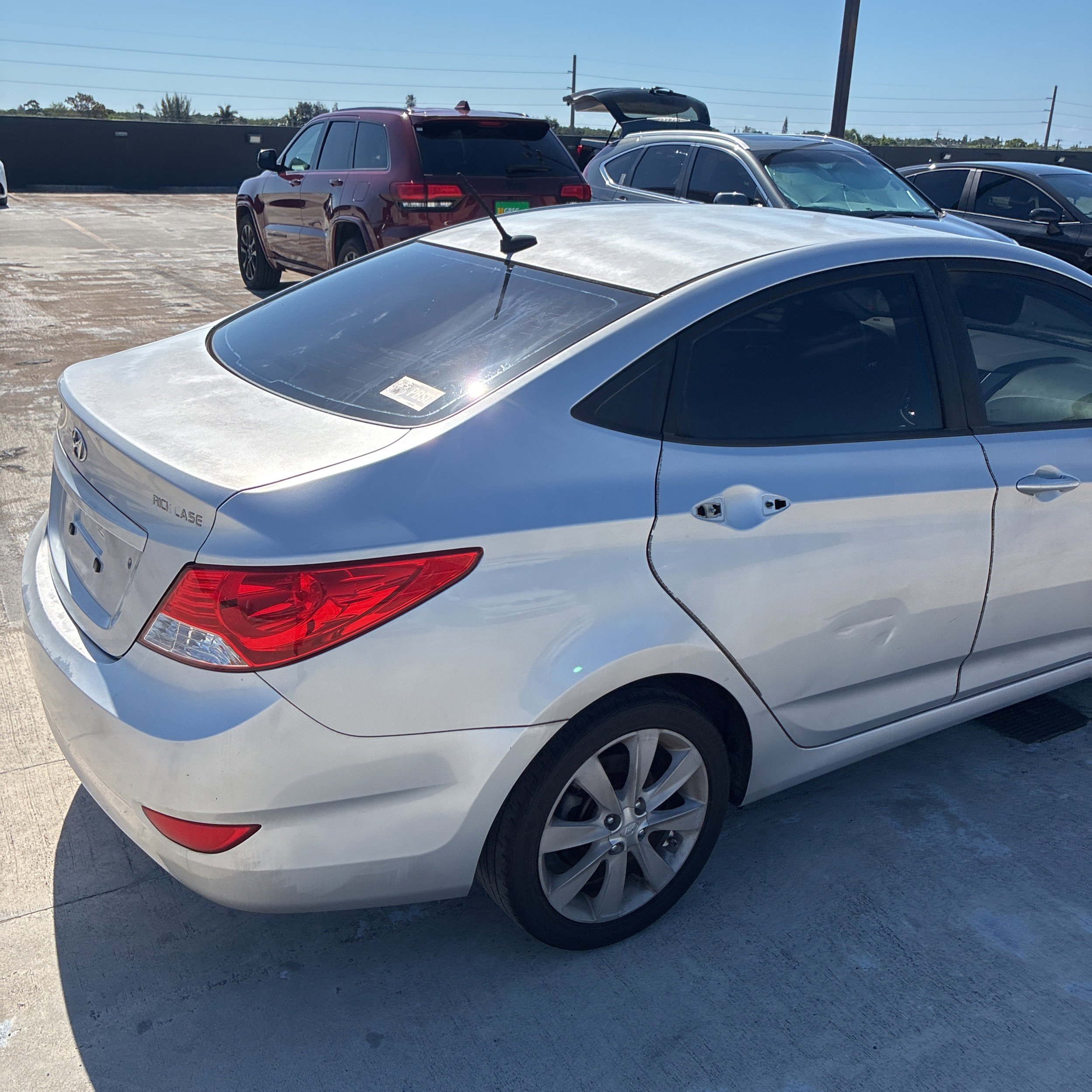 Used 2013 Hyundai Accent GLS w/ Premium Pkg FWD image 5