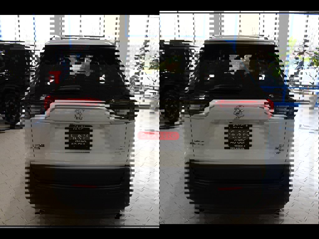 Used 2023 Toyota RAV4 XLE Premium image 6