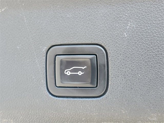 Used 2021 Chevrolet Suburban Premier w/ Premium Package image 8