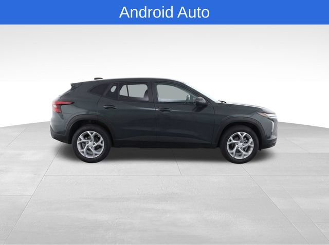 Used 2025 Chevrolet Trax LS w/ LS Convenience Package FWD image 8