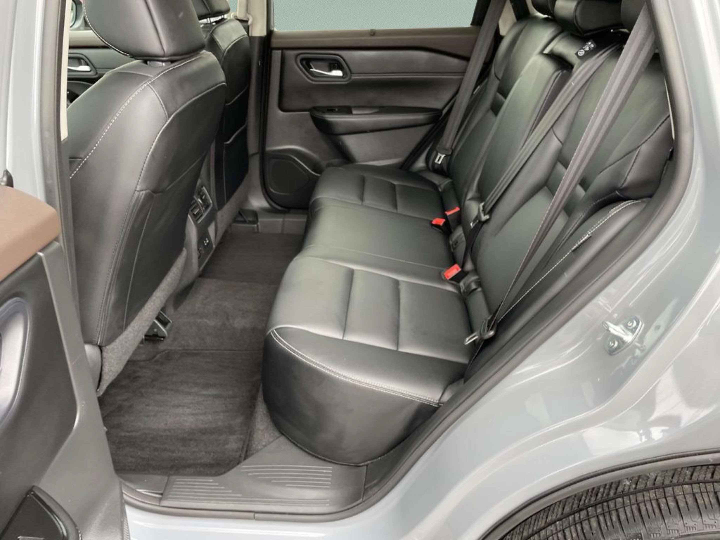 Used 2023 Nissan Rogue SL w/ SL Premium Package FWD image 12